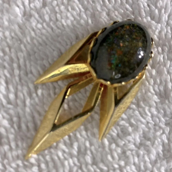 Vintage Gold Tone Necklace Pendant With Black Sunstone Costume Jewelry Pendant - Picture 7 of 12
